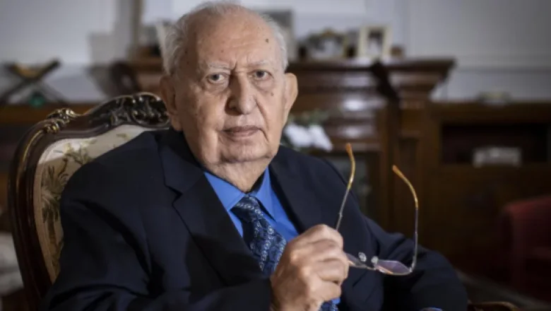 Hüsamettin Cindoruk hayatını kaybetti