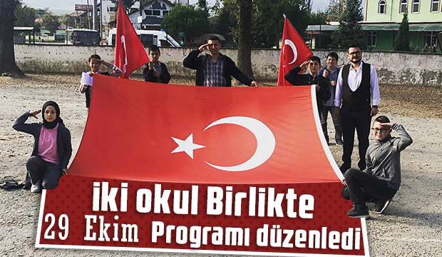 İki okul ortaklaşa 29 Ekim programı düzenledi