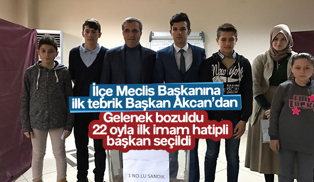 İLÇE ÖĞRENCİ MECLİSİ BAŞKANINA İLK TEBRİK BAŞKAN AKCANDAN