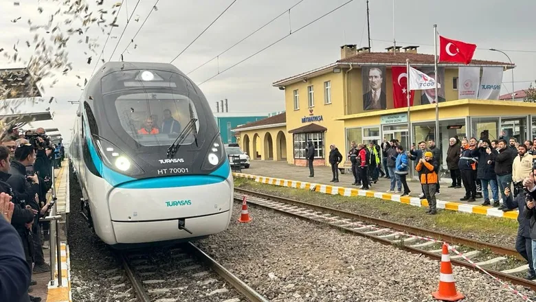 İllk Milli Elektrikli Hızlı Tren tören ile raylara indi