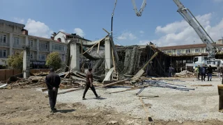 İnşatta beton dökülürken kalıp çöktü: 1 işçi yaralandı