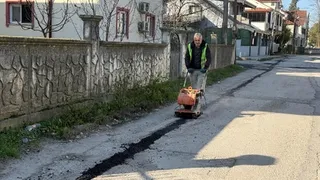 İnternet ekipleri asfalt ezen küçük makinayla Akyazı’yı tanıştırdı 