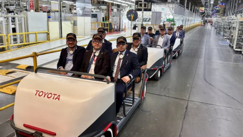 İzmirli iş adamları Toyota Fabrikasını gezdi