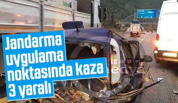 Jandarma uygulama noktasında kaza 3 yaralı