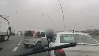 Kaçak göçmenlerin yakalandığı operasyon kamerada