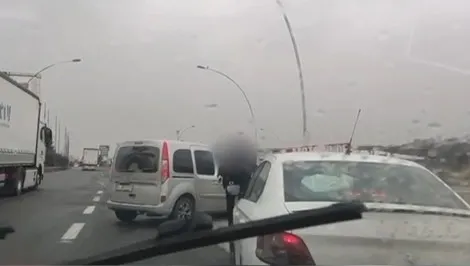 Kaçak göçmenlerin yakalandığı operasyon kamerada