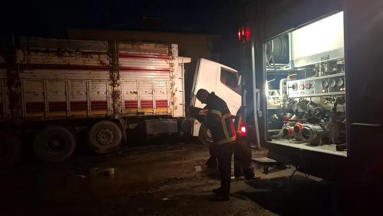 Kamyondan yükselen dumanlar korkuttu