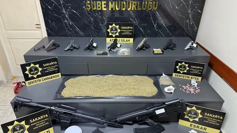 Karaköy'de çok sayıda adrese baskın; Silahlar ve uyuşturucu ele geçirildi