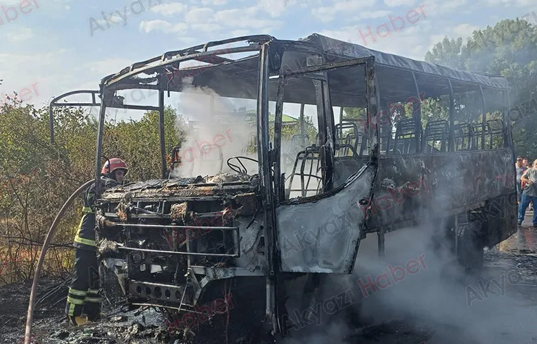 Karapürçek'te işçi servisi yandı
