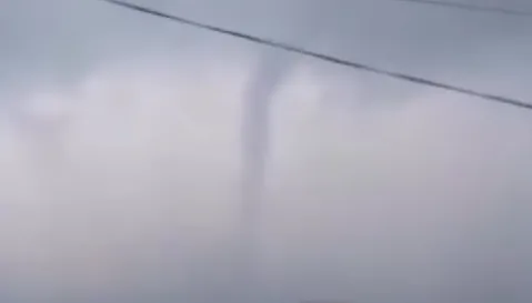 Karasu'da denizde hortum oluştu