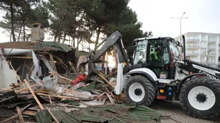 Karasu sahilinde yıkımlar başladı