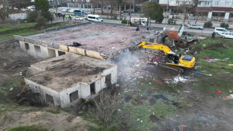 Karasu sahilinde yıkımlar başladı