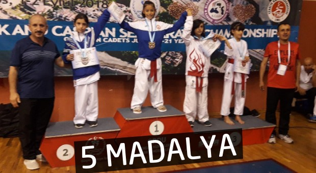 Karateciler Beş Madalya İle Döndü