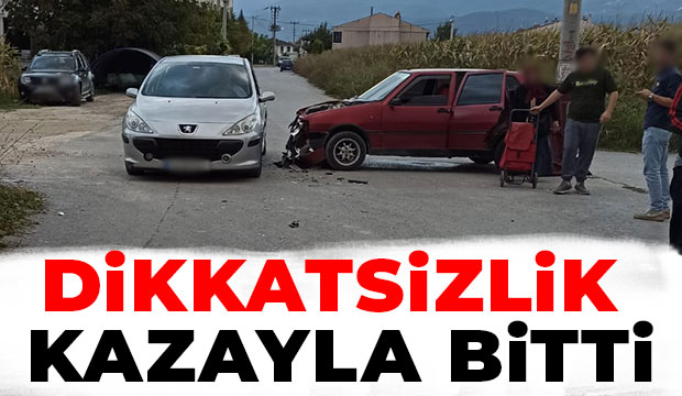 Kavşakta çarpıştılar