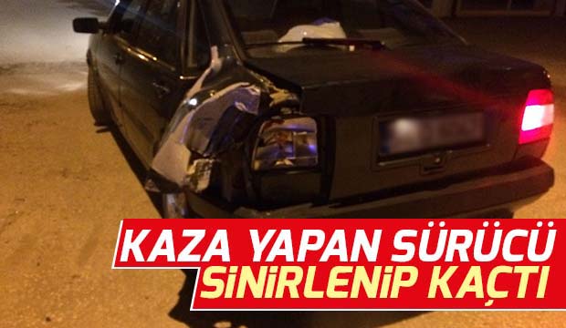 Kaza Yapan Sürücü Sinirlenip Kaçtı