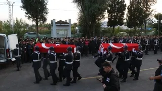 Kazada şehit olan astsubaylar gözyaşlarıyla memleketlerine uğurlandı