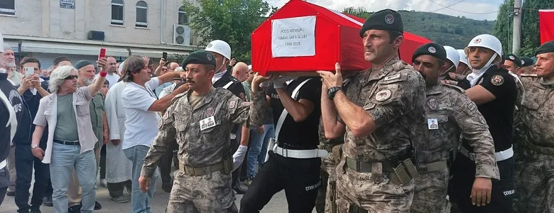 Kazada şehit olan polis İsmail Safa Gülel toprağa verildi