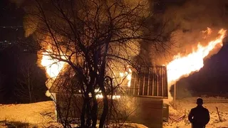 Keremali'de ev alev alev yandı