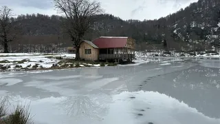 Keremali Yaylası'ndaki gölet buz tuttu