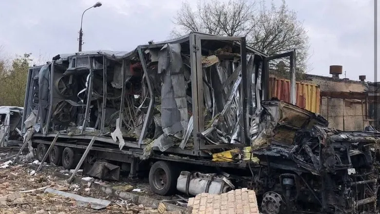 Kiev'de füze saldırısında ölen Sakaryalı şoförün tırı bu hale gelmiş