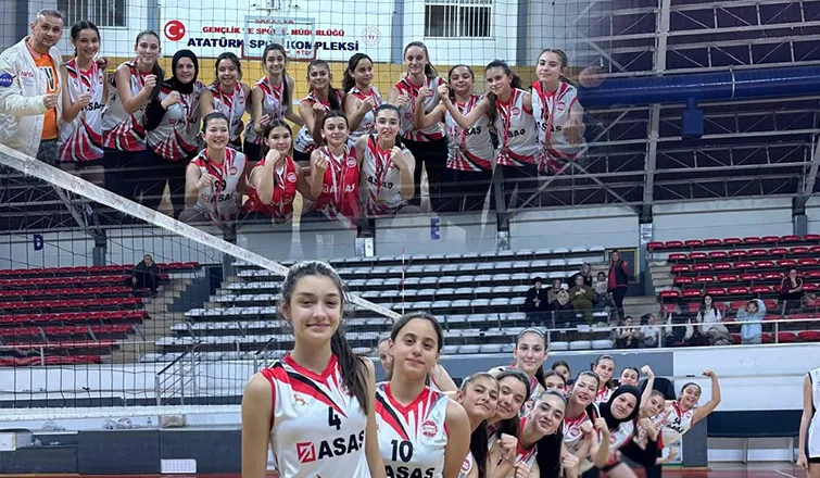 Kız Voleybol Takımı şampiyon oldu