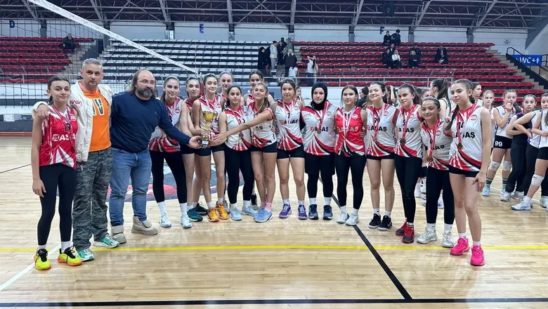 Kız Voleybol Takımı şampiyon oldu