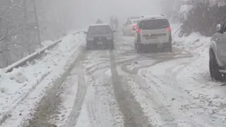 Kızak merkezine giden araçlar karda ilerleyemedi