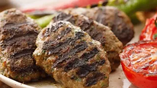 Köfte, bal, manda kaymağı, baharat ve peynir diye bakın ne yedirmişler