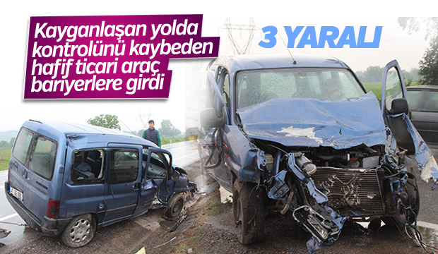 Kontrolden Çıkan Hafif Ticari Araç Bariyerlere Girdi