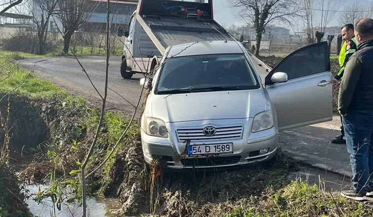 Kontrolü kaybetti, kanala uçtu