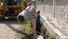 KÜÇÜCEK MAHALLESİNDE ALT YAPI HİZMETLERİ DEVAM EDİYOR