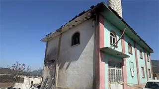Kül olan köyde camiye hiçbir şey olmadı