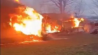 Kümes ve ev alevler içinde kaldı