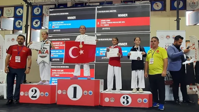 Kürsüde Akyazı rüzgârı esti! 4 altınla döndüler