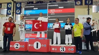 Kürsüde Akyazı rüzgârı esti! 4 altınla döndüler