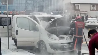 Kampüs yolunda araç yangını