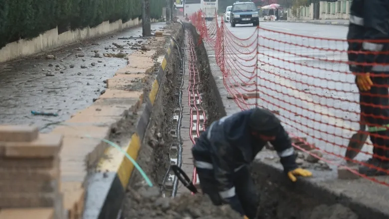 Kuzuluk Orta Mahallede Elektrik Şebekesi Yer Altına Alınıyor