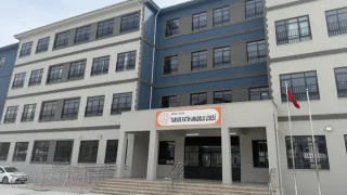 Lise öğrencisi okulda silahla yakalandı