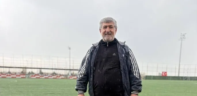 Maç sırasında kalp krizi geçiren antrenör hayatını kaybetti