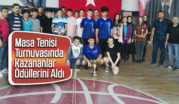 Masa Tenisi Turnuvasında Kazananlar Ödüllerini Aldı