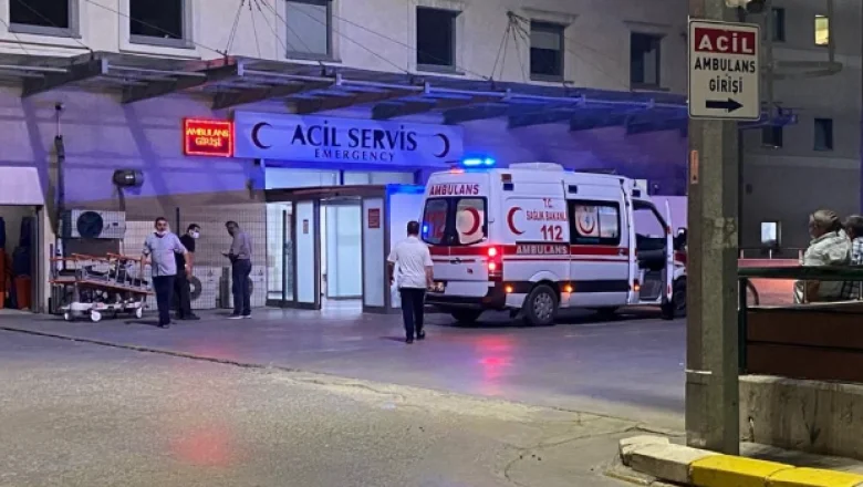 Mera dönüşü kaza; Traktör altında kaldı