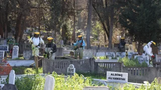 Mezarlıklar bayrama hazırlanıyor
