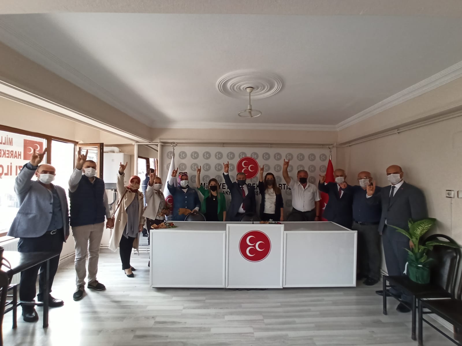 MHP İl Kadın Kolları Başkanı'ndan Ali Dertli'ye ziyaret