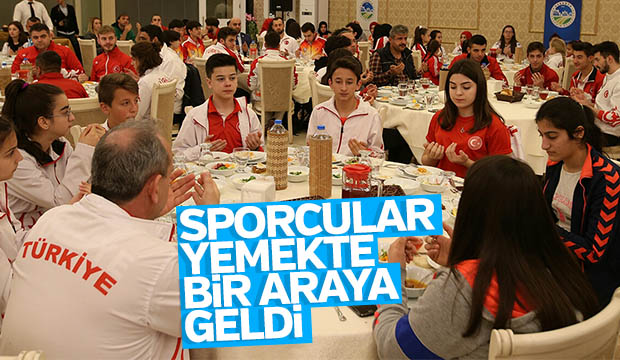 Milli sporcular yemekte bir araya geldiler
