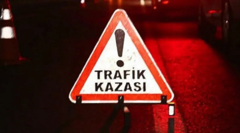 Motosiklet ile direğe çarpan genç öldü