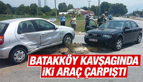 Batakköy Kavşağında İki Araç Çarpıştı