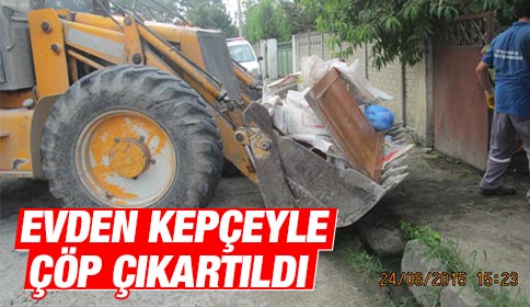 Evden Kepçeyle Çöp Çıkartıldı