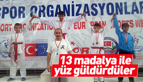 13 Madalya İle Yüz Güldürdüler