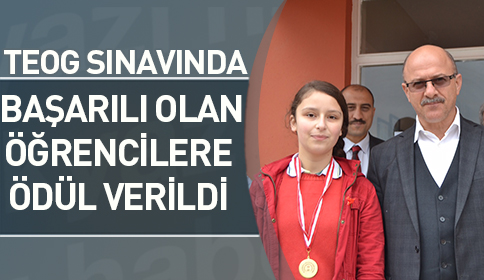 TEOG Sınavında Başarılı Olan Öğrencilere Ödül Verildi