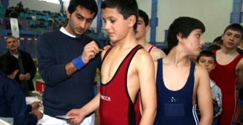 Akyazı liderliği bırakmadı 